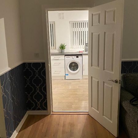 Cosy 3 Bedroom House, Free Parking & Wifi Nottingham Bagian luar foto