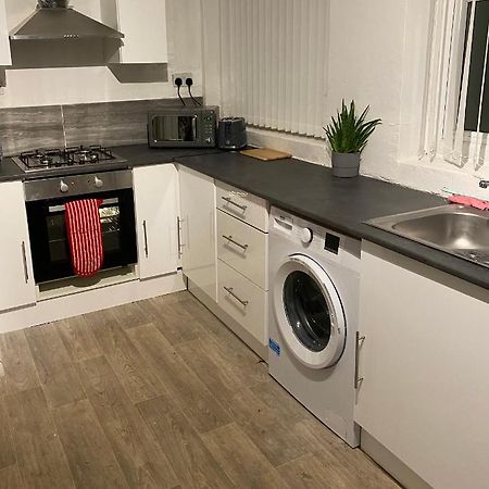 Cosy 3 Bedroom House, Free Parking & Wifi Nottingham Bagian luar foto