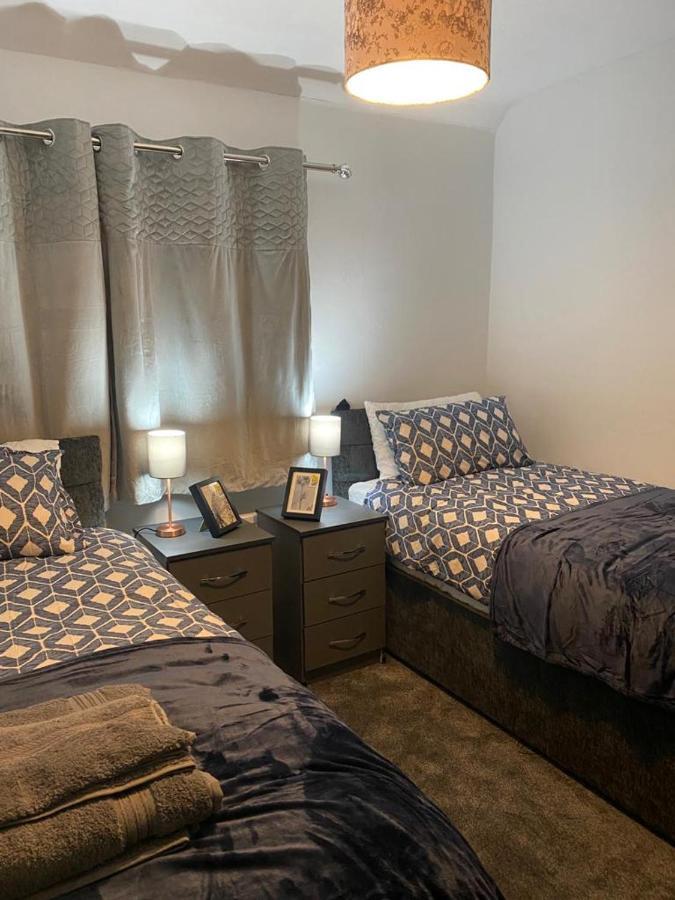 Cosy 3 Bedroom House, Free Parking & Wifi Nottingham Bagian luar foto