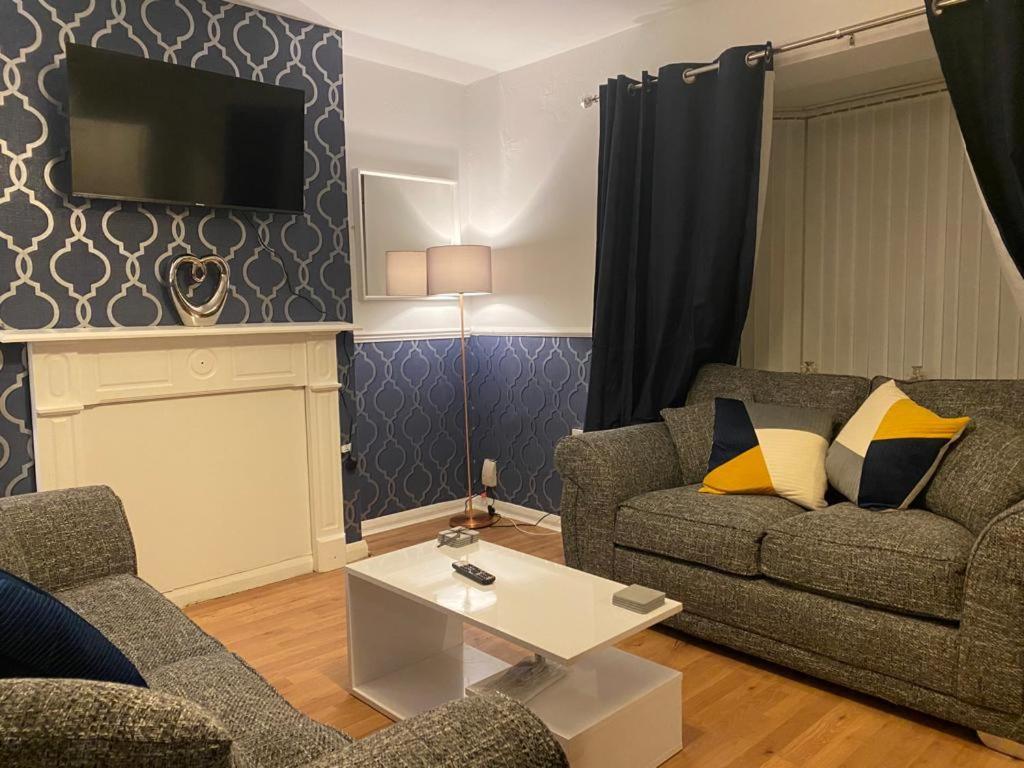Cosy 3 Bedroom House, Free Parking & Wifi Nottingham Bagian luar foto