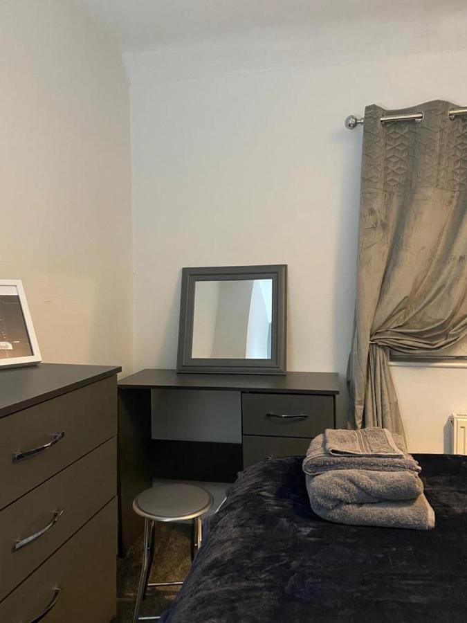 Cosy 3 Bedroom House, Free Parking & Wifi Nottingham Bagian luar foto