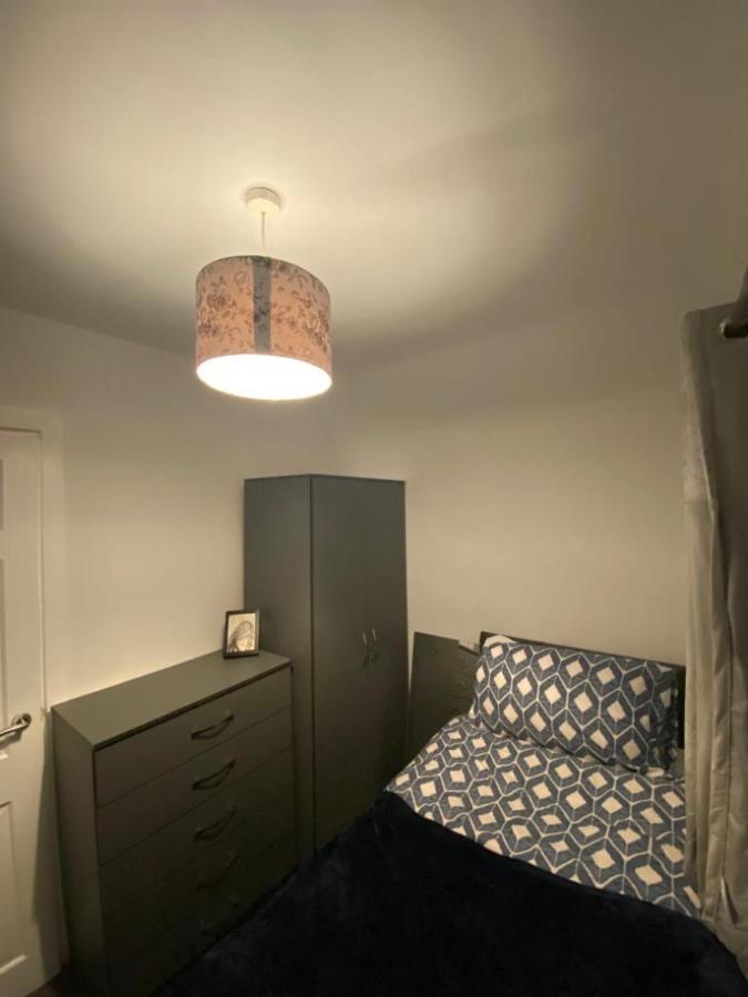 Cosy 3 Bedroom House, Free Parking & Wifi Nottingham Bagian luar foto