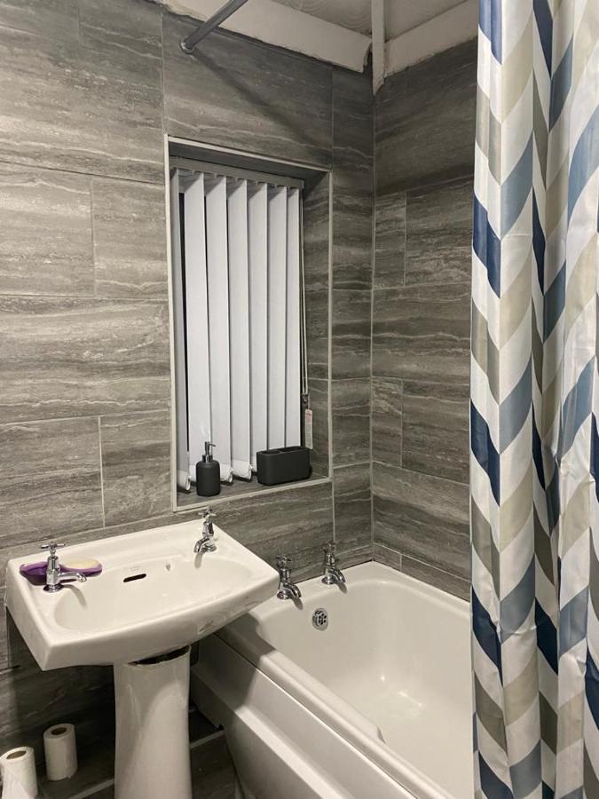 Cosy 3 Bedroom House, Free Parking & Wifi Nottingham Bagian luar foto