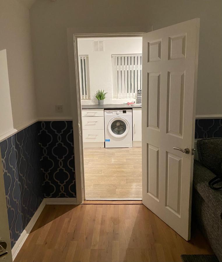 Cosy 3 Bedroom House, Free Parking & Wifi Nottingham Bagian luar foto