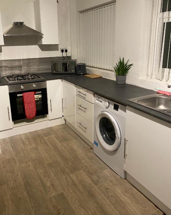 Cosy 3 Bedroom House, Free Parking & Wifi Nottingham Bagian luar foto